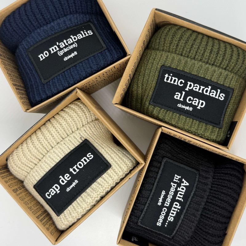 gorro | aquí dins hi passen coses |  Els Ximplets