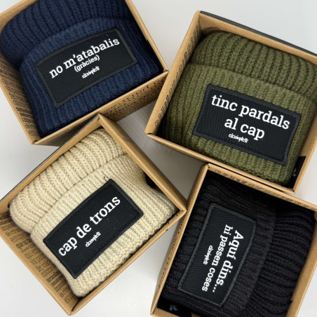 gorro | aquí dins hi passen coses |  Els Ximplets