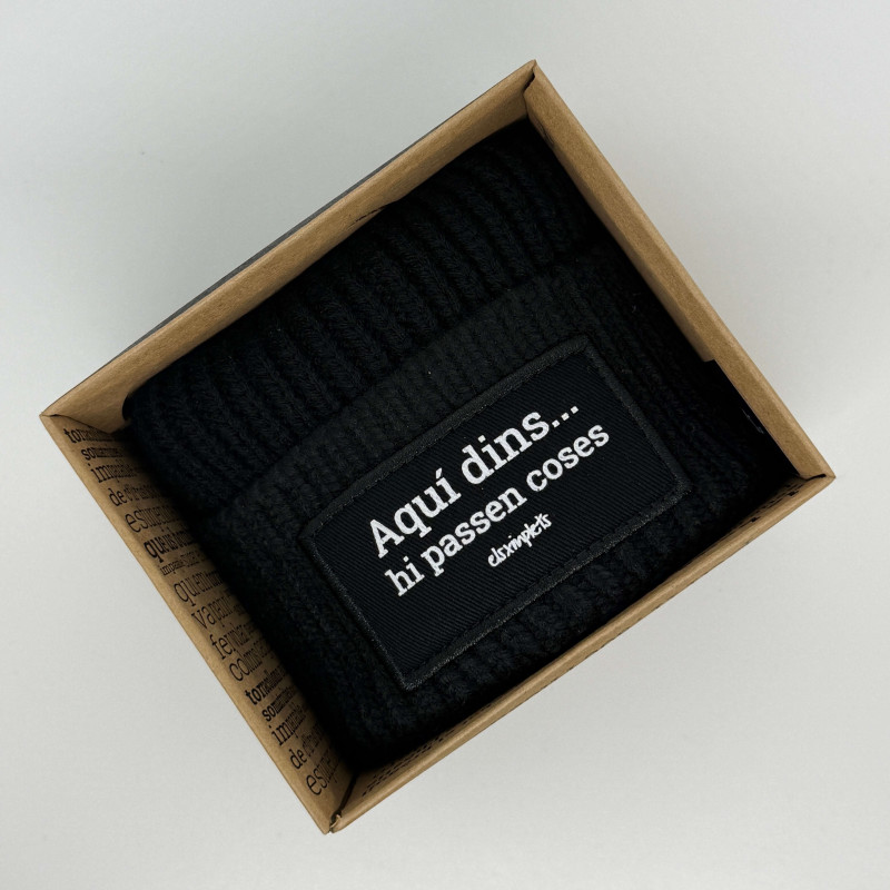 gorro | aquí dins hi passen coses |  Els Ximplets